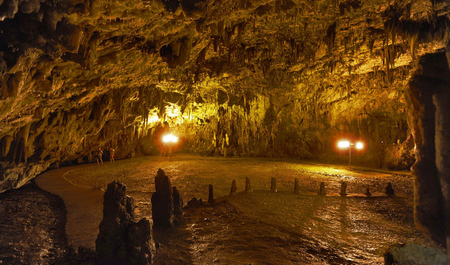 an image that shows the beauty of Drogarati Cave Kefalonia.
