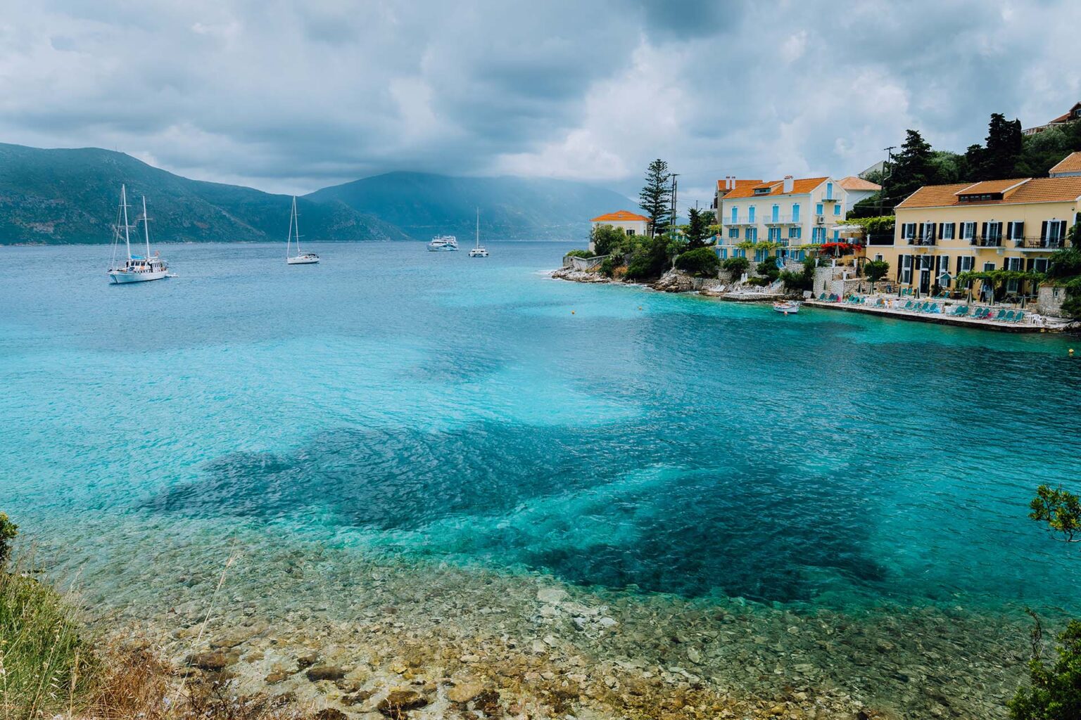 an image that shows the beauty of Fiscardo Kefalonia.
