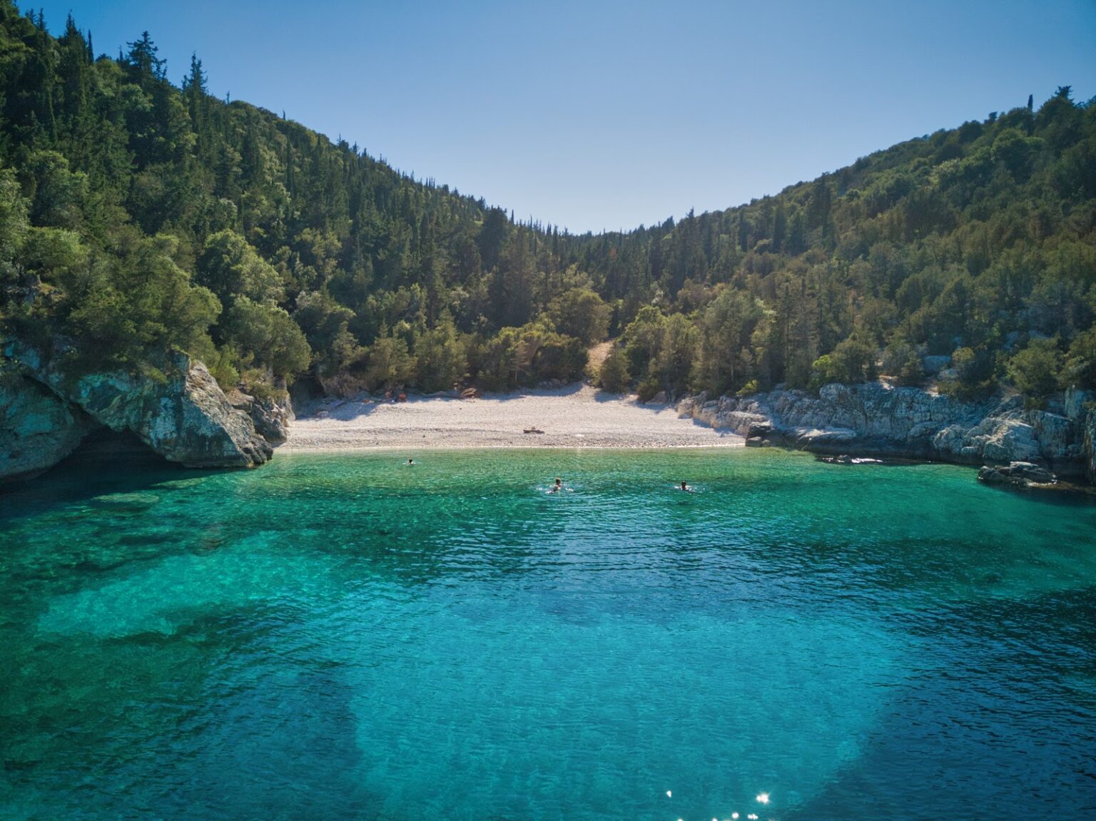 an image that shows the beauty of Dafnoudi Beach Kefalonia.