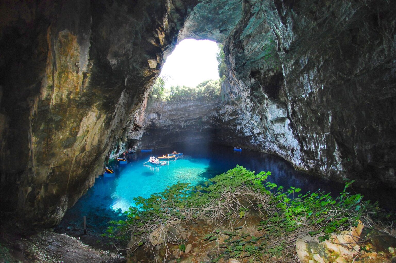 an image that shows the beauty of Melissani Cave Kefalonia.